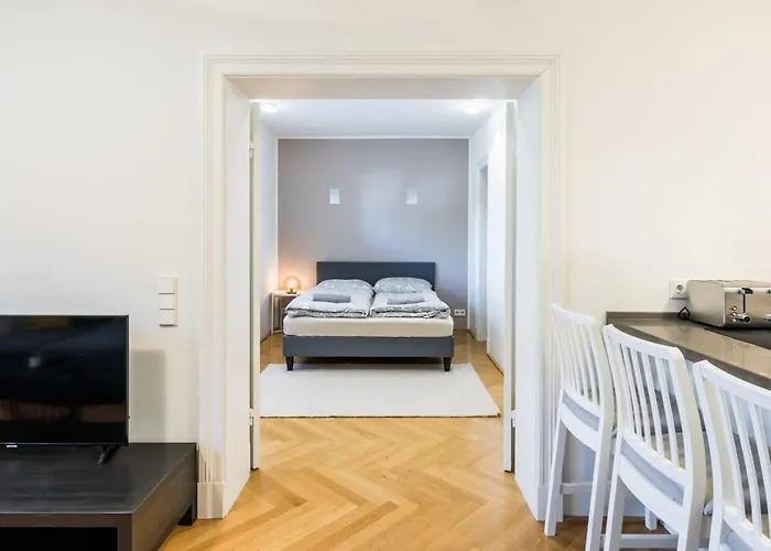 Modern Apartment Near Aussenalster