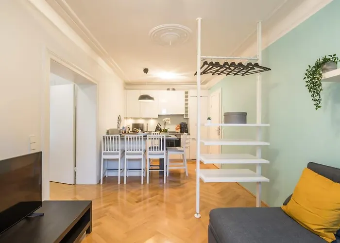 Modern Apartment Near Aussenalster