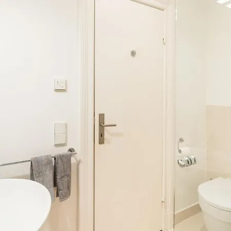 Modern Apartment Near Aussenalster Hamburg Exterior photo