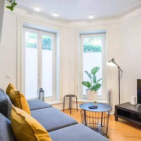 Modern Apartment Near Aussenalster Hamburg Exterior photo