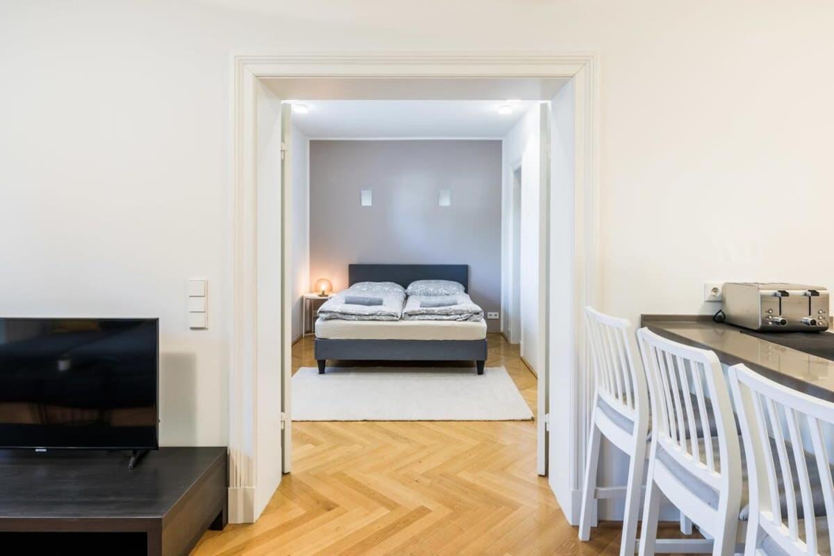 Modern Near Aussenalster Hamburgo